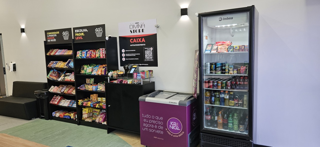 Loja Divina Store instalada em ambiente corporativo